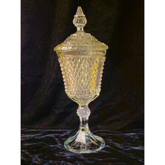 Vintage Diamond-Cut Clear Glass Pedestal Candy Dish With Lid - Elegant Decorativ - Picture 4 of 8
